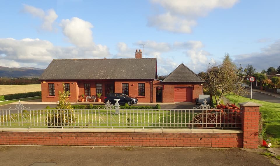 Detached bungalow at Dowdallshill